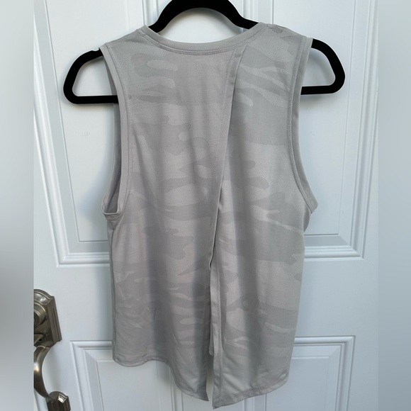 X by Gottex Tank Camo Gray Open Back Tie Small Activewear - Picture 2 of 4